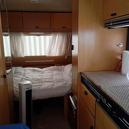 Kemp Caravane Dans Un Jardin Pres D'anduze *