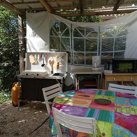 Caravane Dans Un Jardin Pres D'anduze Saint Sebastien d'Aigrefeuille